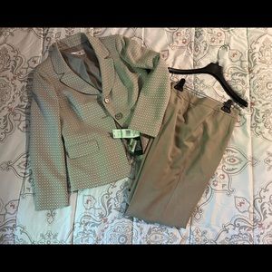 Tan/White Le Suit Pantsuit